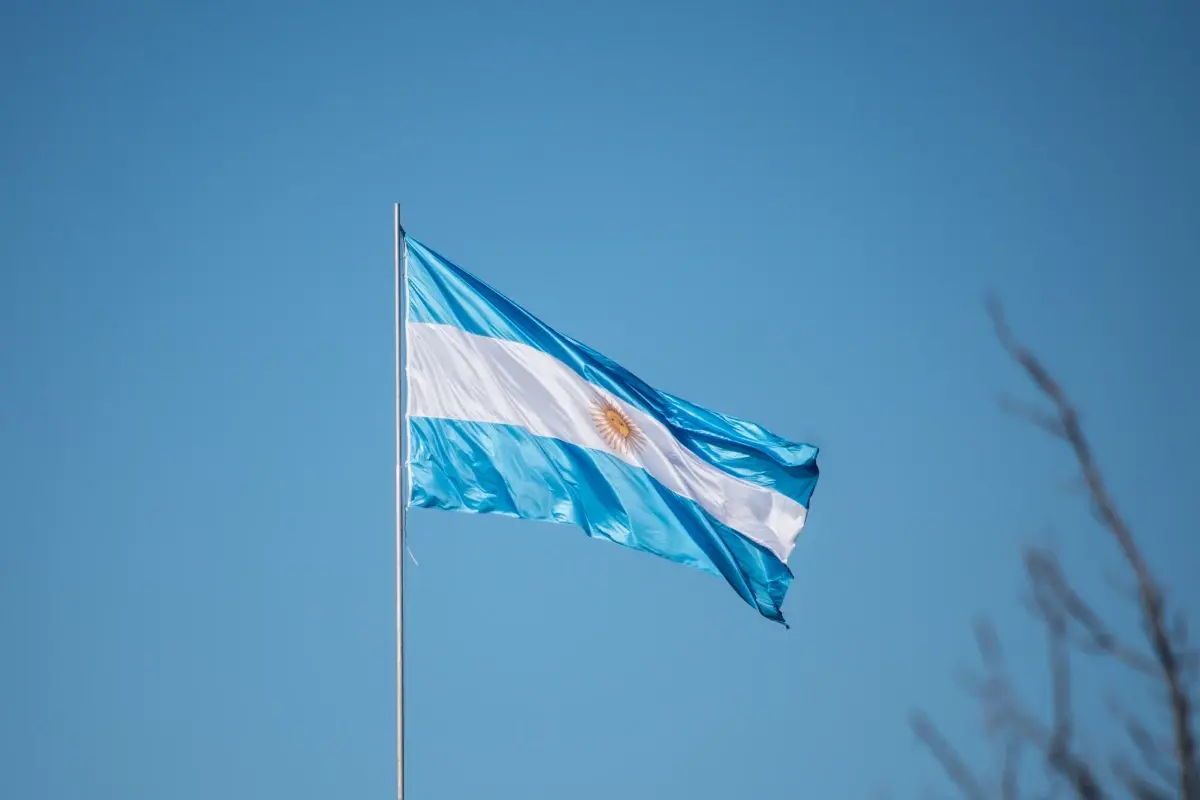 w-derry-fani-wyszli-z-pubow-w-koszulkach-argentyny-po-porazce-anglii-argentyna-zagra-z-hiszpania-o-tytul