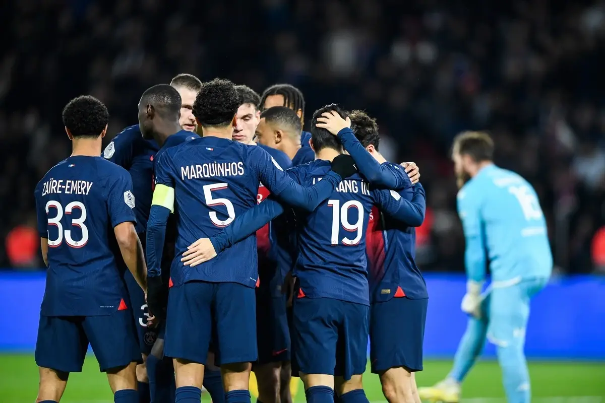 plaga-kontuzji-w-psg-po-meczu-z-barcelona-khvicha-kvaratskhelia-nie-zagra-do-konca-sezonu